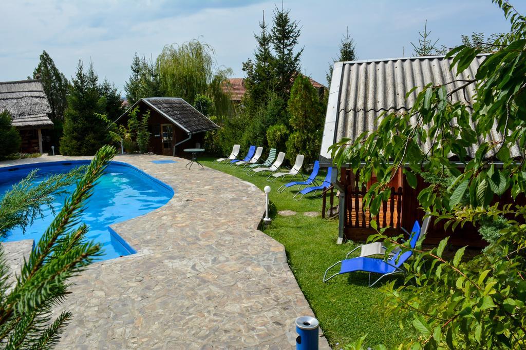 Camping Robinson Country Club Oradea Habitación foto