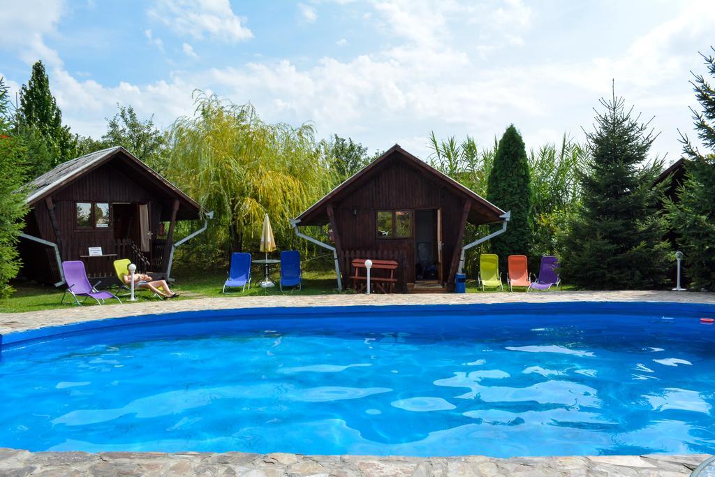 Camping Robinson Country Club Oradea Exterior foto